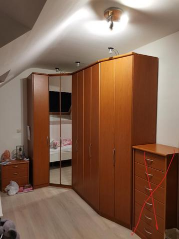 Ruime kleerkast te koop (volhout) beschikbaar voor biedingen
