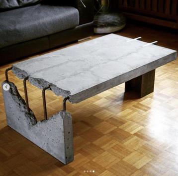 handgemaakte tafel van beton beschikbaar voor biedingen