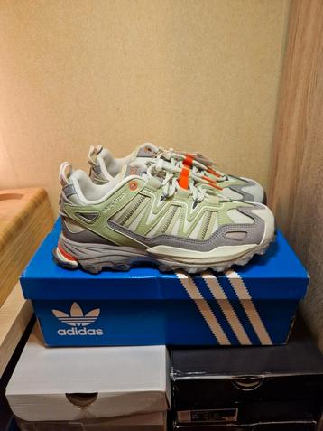 Originele Adidas Hyperturf-sneakers beschikbaar voor biedingen