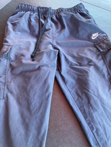 Broek Nike beschikbaar voor biedingen