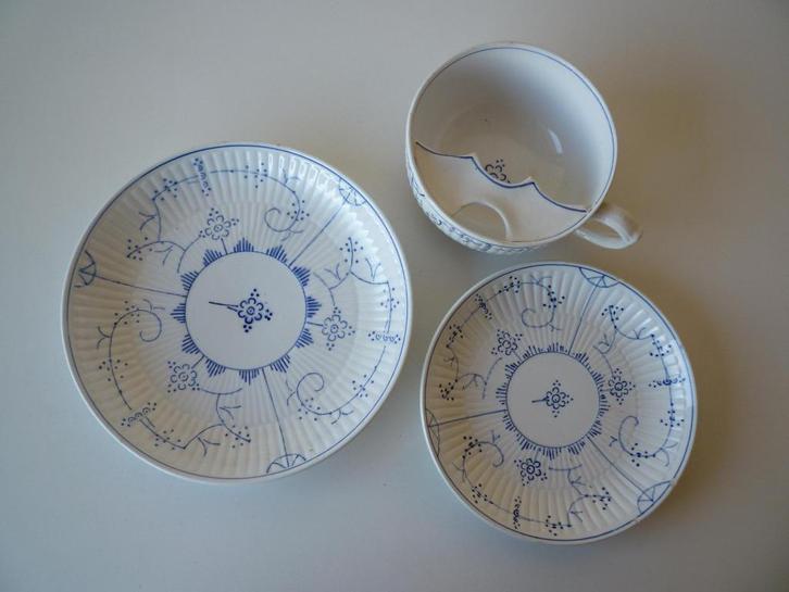 Complete lunchset voor besnorde, Antiek en Kunst, Antiek | Servies compleet, Ophalen of Verzenden