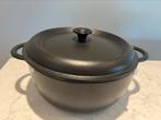 Vintage Staub braadpan 28 cm in goede staat, Huis en Inrichting, Keuken | Potten en Pannen, Gietijzer, Ophalen of Verzenden, Zo goed als nieuw