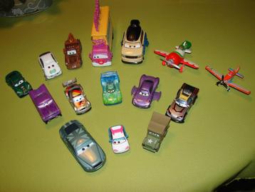 CARS DISNEY lot de 15 miniatures en parfait état . beschikbaar voor biedingen