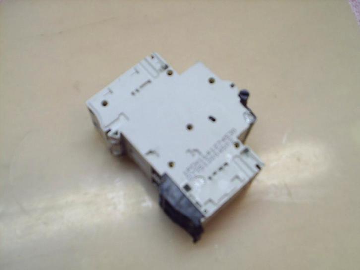 AUTOMATISCHE ZEKERING 32Amp, Doe-het-zelf en Bouw, Elektriciteit en Kabels, Nieuw, Schakelaar, Verzenden