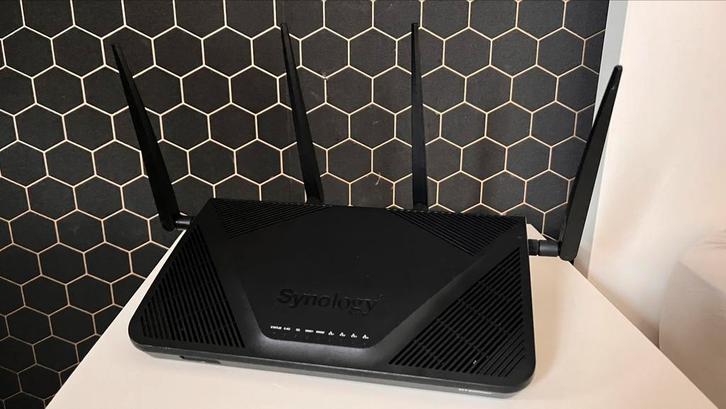 Synology router RT2600ac, Computers en Software, Routers en Modems, Zo goed als nieuw, Router, Ophalen of Verzenden