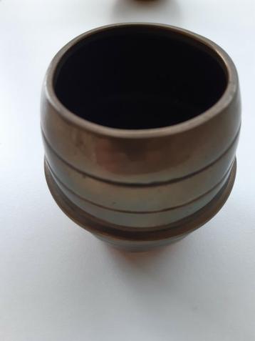 Koperen potje disponible aux enchères