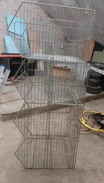 Metalen draadmandenrek – 4 manden – totale hoogte ca. 133 cm, Huis en Inrichting, Kasten | Overige, Gebruikt, Ophalen