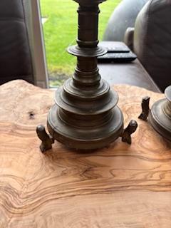 Piques cierges néo gothiques d'église-deux pièces, Antiquités & Art, Antiquités | Bougeoirs, Enlèvement ou Envoi