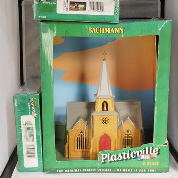 3 maquettes Bachmann échelle O (Eglise-Chalets-Serre)