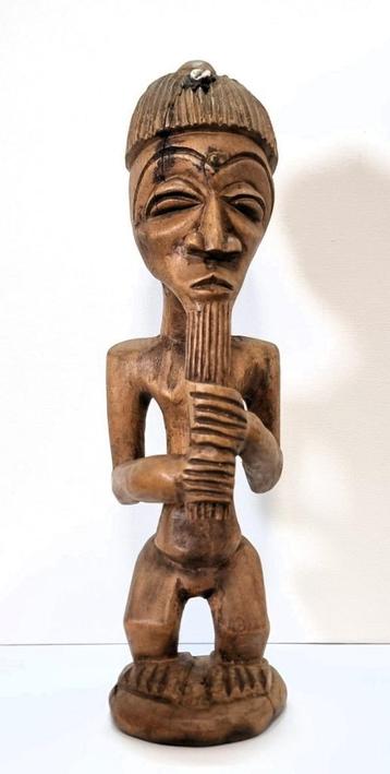Afrikaans houten beeld. beschikbaar voor biedingen