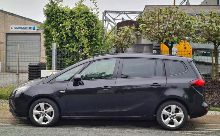 Opel zafira 20cdti new model clima 240mkm 3700€, Auto's, Opel, Particulier, Zafira, Diesel, Euro 5, Monovolume, 5 deurs, Handgeschakeld