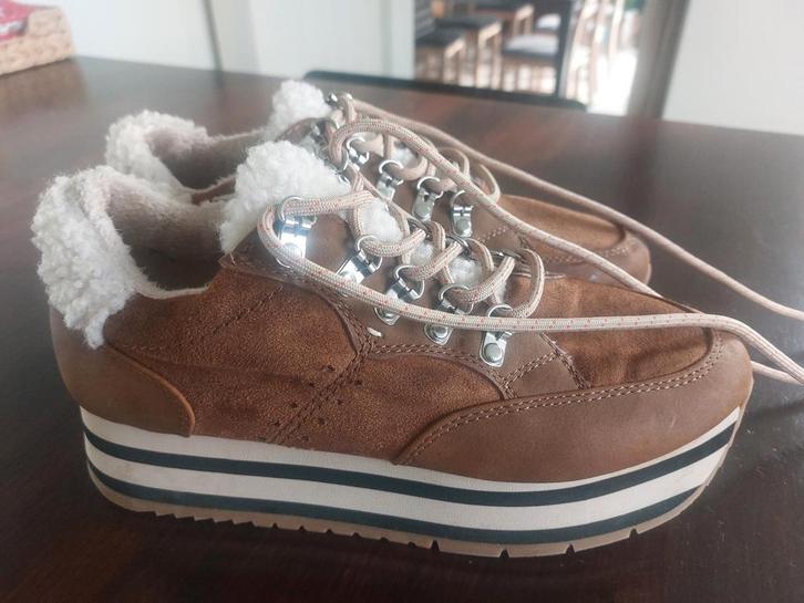 Nouvelles baskets taille 38, Vêtements | Femmes, Chaussures, Enlèvement