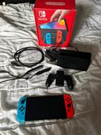 Nintendo switch OLED met alle toebehoren en 2 games, Games en Spelcomputers, Met games, Met 2 controllers, Zo goed als nieuw, Switch OLED
