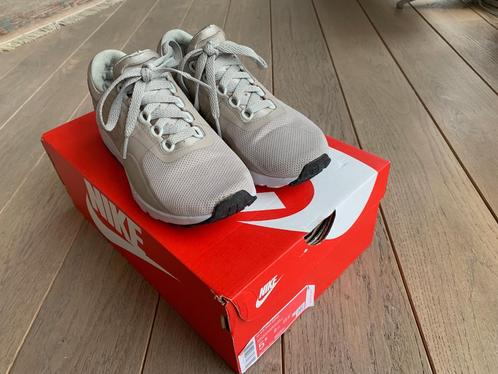 Nike Air Max Zero - maat 36 - NIEUW, Kinderen en Baby's, Kinderkleding | Schoenen en Sokken, Nieuw, Sportschoenen, Meisje, Ophalen of Verzenden