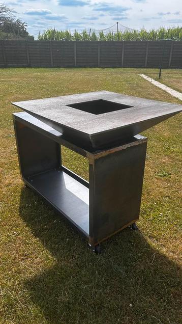 BBQ vierkant zelfgemaakt beschikbaar voor biedingen