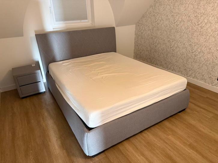 2 persoonsbed T&T Design met nachttafel, Huis en Inrichting, Slaapkamer | Bedden, Zo goed als nieuw, Ophalen