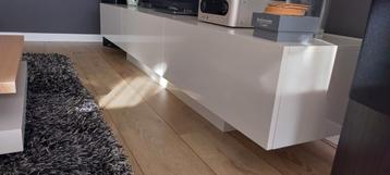 TV dressoir, hoogglans wit met twee kleppen en een schuif., Huis en Inrichting, Kasten |Televisiemeubels, Ophalen, Hoogglans wit