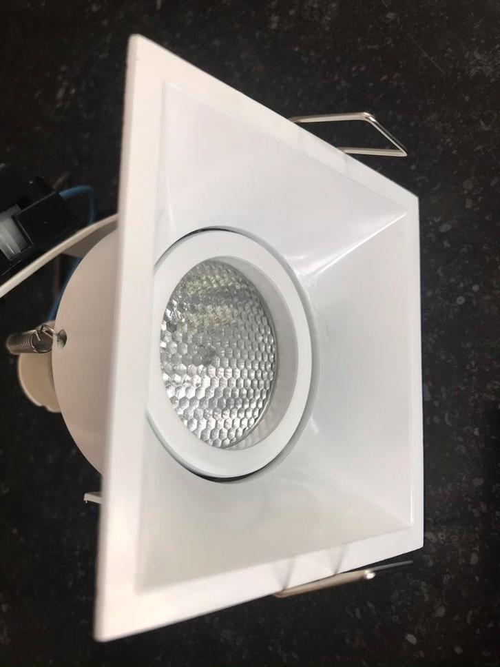 Witte vierkante spot, Huis en Inrichting, Lampen | Spots, Nieuw, Plafondspot of Wandspot, Ophalen