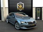 Superb 1.8TFSI 180PK Memory Leder Camera Carplay 19" TrekH, Auto's, Skoda, Voorwielaandrijving, 4 deurs, Euro 6, Alcantara