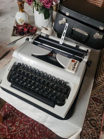 Typewriter Erika, Enlèvement, Comme neuf