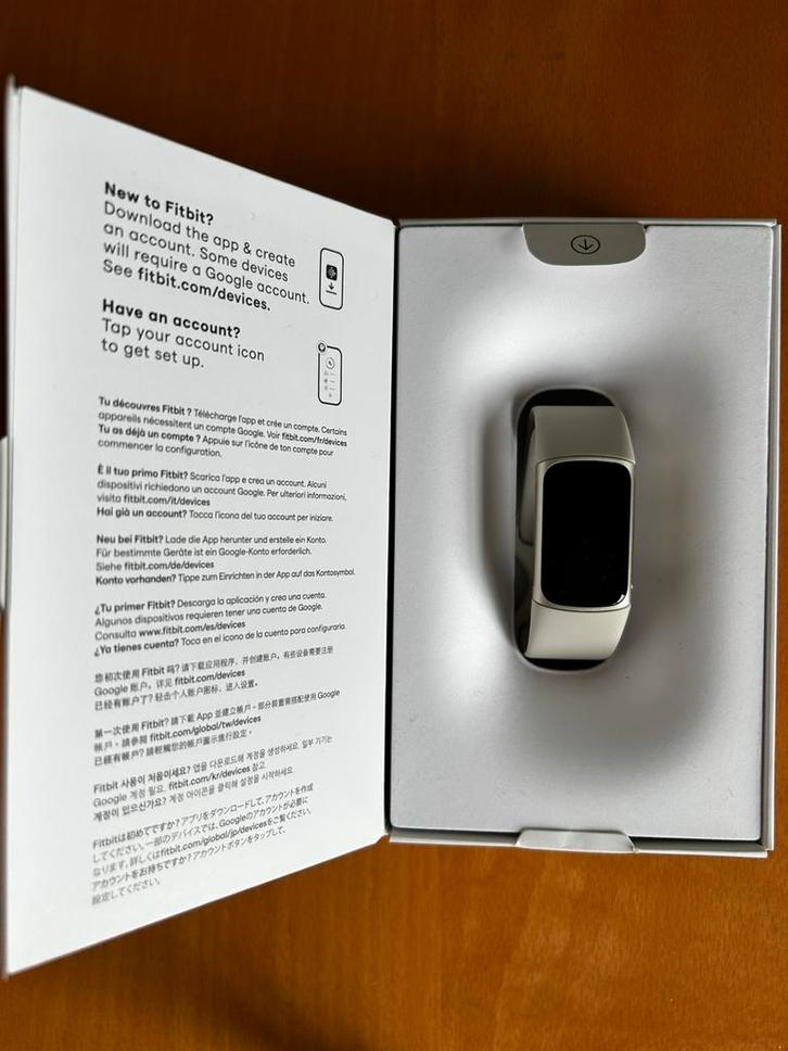 Fitbit Charge 5 – Wit/Softgoud – goede staat (met krasje), Bijoux, Sacs & Beauté, Montres connectées, Utilisé, Android, Blanc