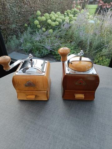 2 koffiemolens. Vintage. Merk: Devecht. Made in Holland. beschikbaar voor biedingen