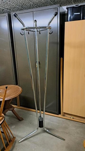 Vintage kapstok beschikbaar voor biedingen
