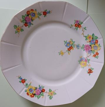 Set decoratieve borden en schalen Italië Engeland Frankrijk beschikbaar voor biedingen