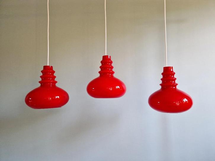 Trio of Space Age hangers in rode opaline, Antiek en Kunst, Antiek | Verlichting, Verzenden