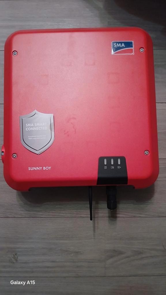 L'onduleur presque neuf est toujours sous garantie., Bricolage & Construction, Panneaux solaires & Accessoires, Comme neuf, Système complet