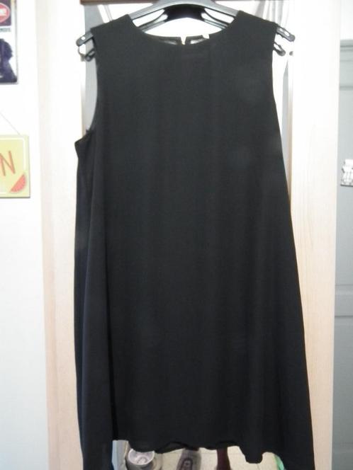Kleine zwarte jurk voor dames (maat 44) met gouden trekkoord, Kleding | Dames, Jurken, Zo goed als nieuw, Maat 42/44 (L), Zwart
