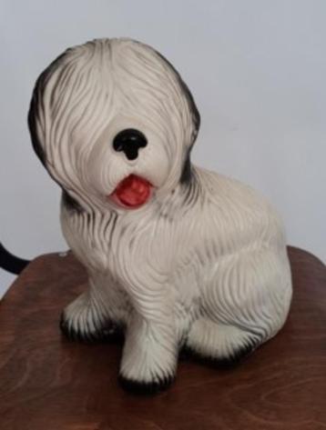 Decoratieve stenen hond beschikbaar voor biedingen