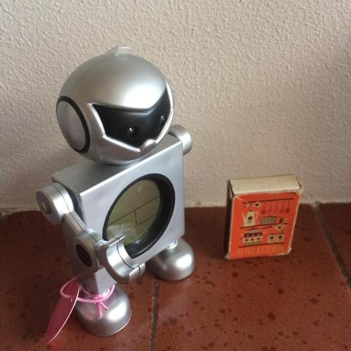 Robot réveil horloge réveil poupée gris métal argenté, Electroménager, Réveils, Neuf, Digital, Enlèvement ou Envoi