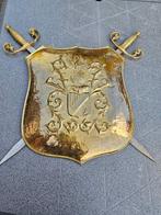 Bouclier avec épées en cuivre, Ophalen, Koper