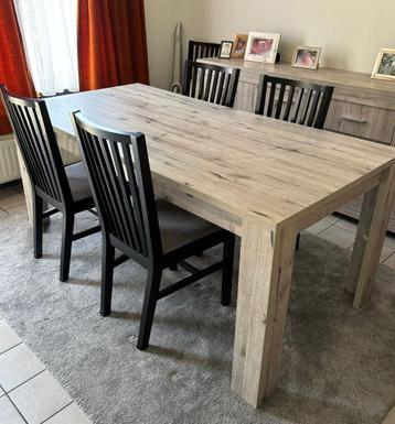 Eetkamer set: tafel + 6 stoelen + 2 dressoirs & barkast beschikbaar voor biedingen
