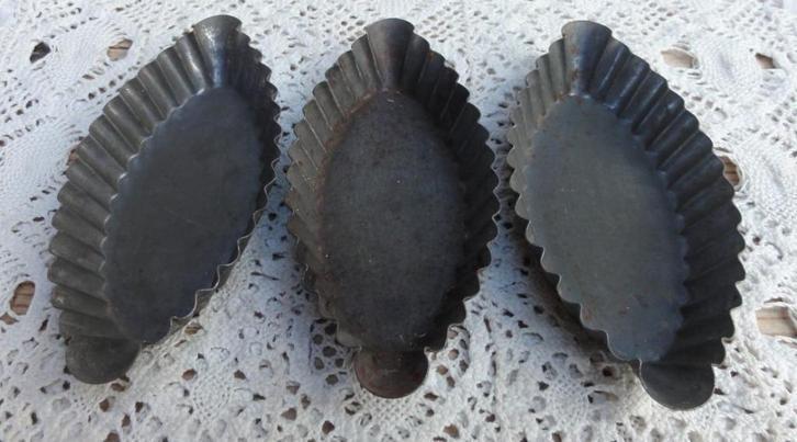 3 Verweerde Franse brocante schuitjes/ bakvormpjes, Antiquités & Art, Curiosités & Brocante, Enlèvement ou Envoi