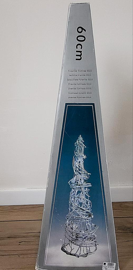 Kerst: Lichtgevende Piramide 60 cm (nog in doos), Diversen, Kerst, Ophalen