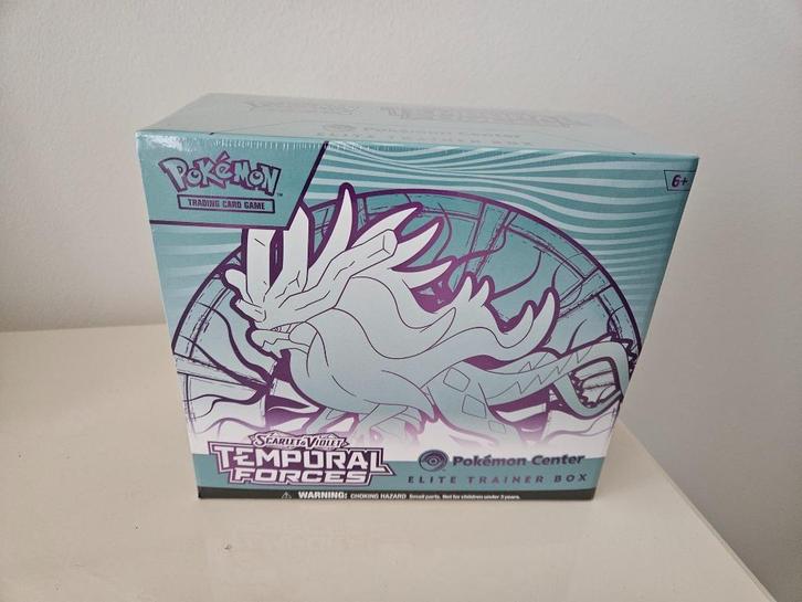 Temporal Forces Walking Wake Pokémon Center ETB, Hobby en Vrije tijd, Verzamelkaartspellen | Pokémon, Nieuw, Boosterbox, Ophalen of Verzenden