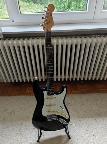 FENDER SQUIER, Muziek en Instrumenten, Ophalen of Verzenden, Gebruikt, Solid body, Fender