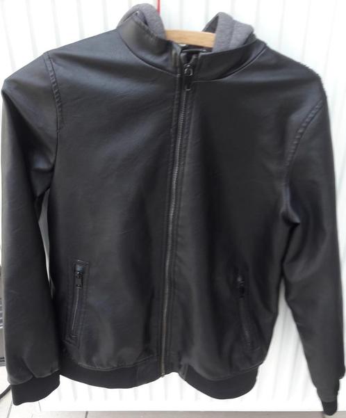 Zwarte jas in lederlook maat 158 van Primark, Kinderen en Baby's, Kinderkleding | Maat 158, Gebruikt, Jongen, Jas, Ophalen of Verzenden