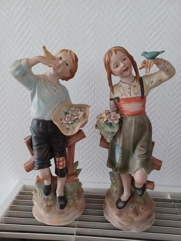 Bloemenmeisje en jongen in keramiek beschikbaar voor biedingen
