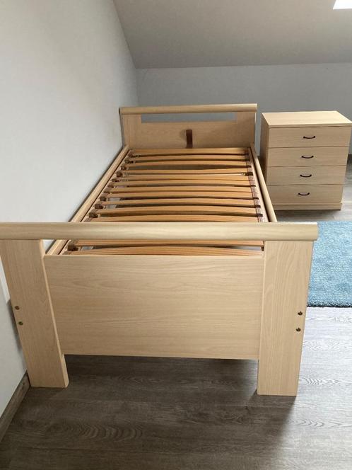 Jeugdkamer: bed, kleerkast, nachtkast, boekenplank, Huis en Inrichting, Slaapkamer | Complete slaapkamers, Gebruikt, Eenpersoons