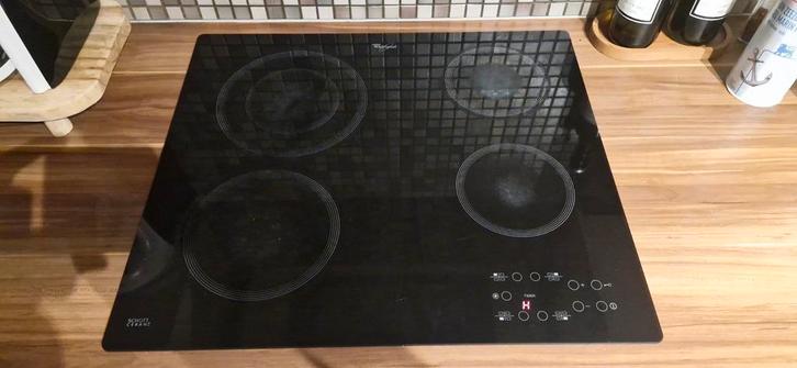 Table de cuisson vitrocéramique de la marque *Whirlpool*, Electroménager, Tables de cuisson, Utilisé, Autoportant, 4 zones de cuisson
