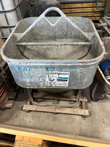 Beton kubel 330l  beschikbaar voor biedingen