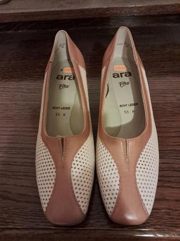 Nieuwe tweekleurige dameschoenen ARA 38,5 beschikbaar voor biedingen