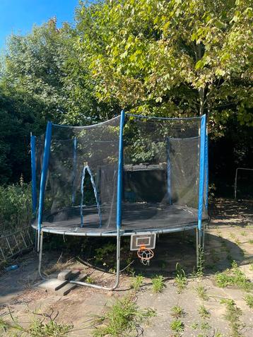 GRATIS Trampoline beschikbaar voor biedingen