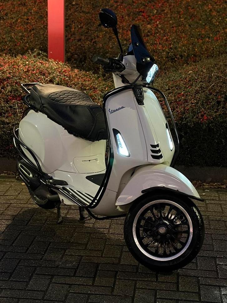 Vespa Sprint 50cc — Classe A — 2022 | Option complète, Vélos & Vélomoteurs, Scooters | Vespa, Comme neuf, Autres modèles, Classe A (25 km/h)