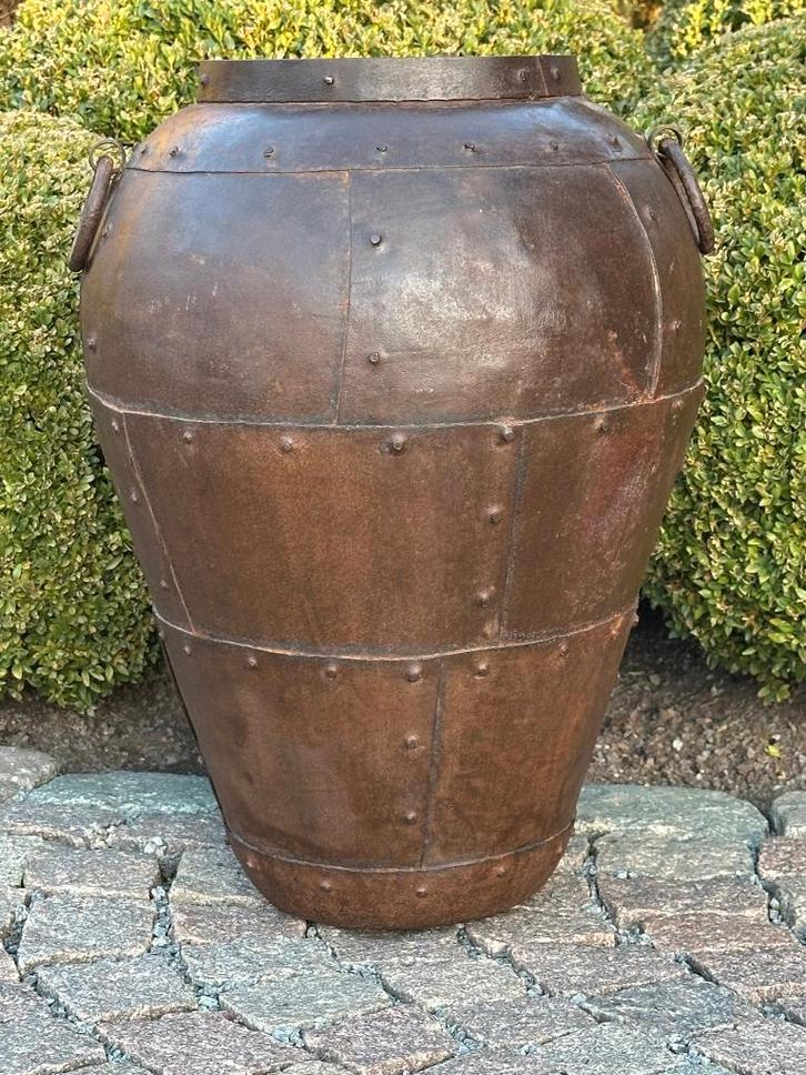 oude metalen kruik - vaas met ringen - studs - genummerd, Huis en Inrichting, Woonaccessoires | Vazen, Ophalen