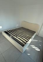 Lit coffre neuf (taille matelas 180x200), Enlèvement, Comme neuf, Beige, Tissu