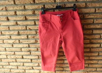 (5)- pantacourt femme t.40 rouge - number one - beschikbaar voor biedingen